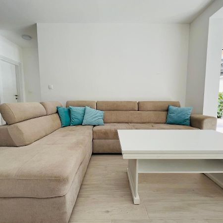 Apartment With Terrace And Private Parking Kotor Exterior photo