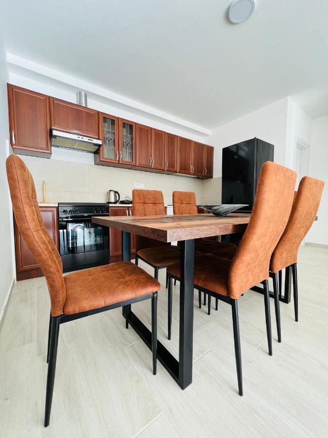 Apartment With Terrace And Private Parking Kotor Exterior photo