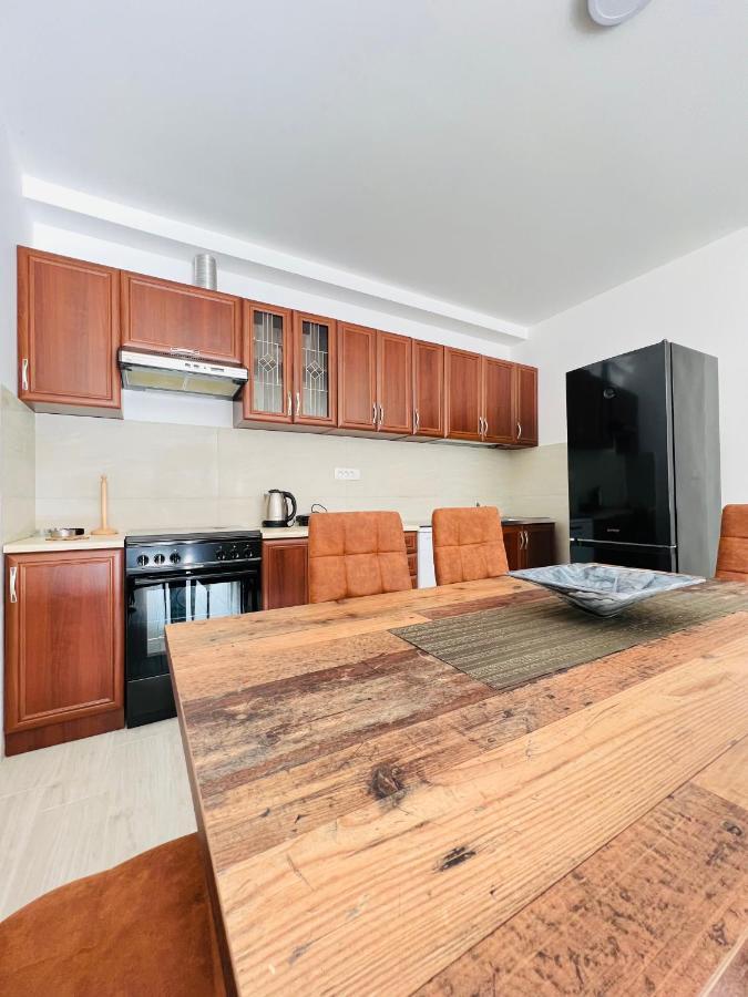 Apartment With Terrace And Private Parking Kotor Exterior photo