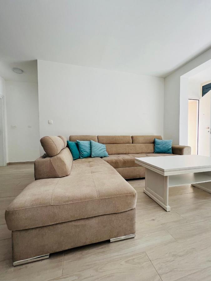 Apartment With Terrace And Private Parking Kotor Exterior photo