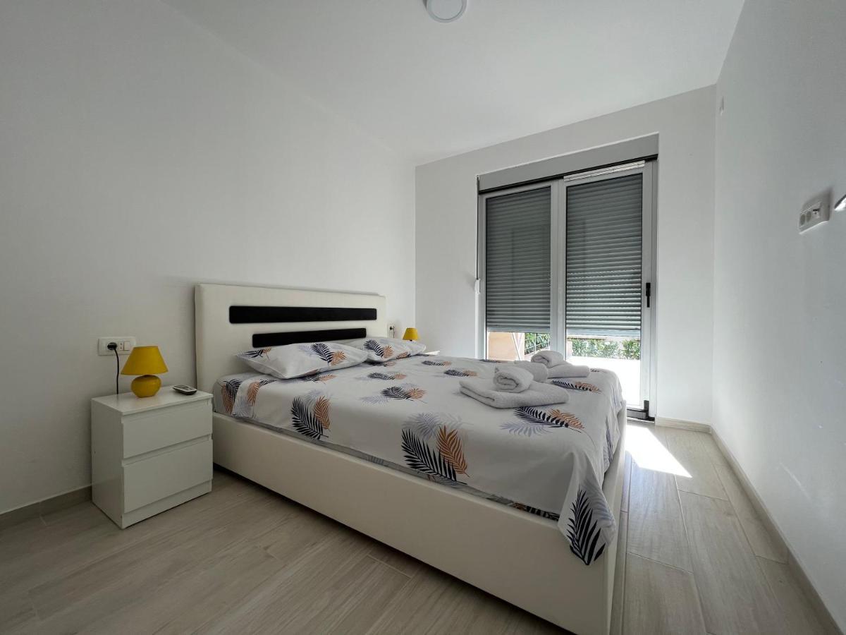 Apartment With Terrace And Private Parking Kotor Exterior photo